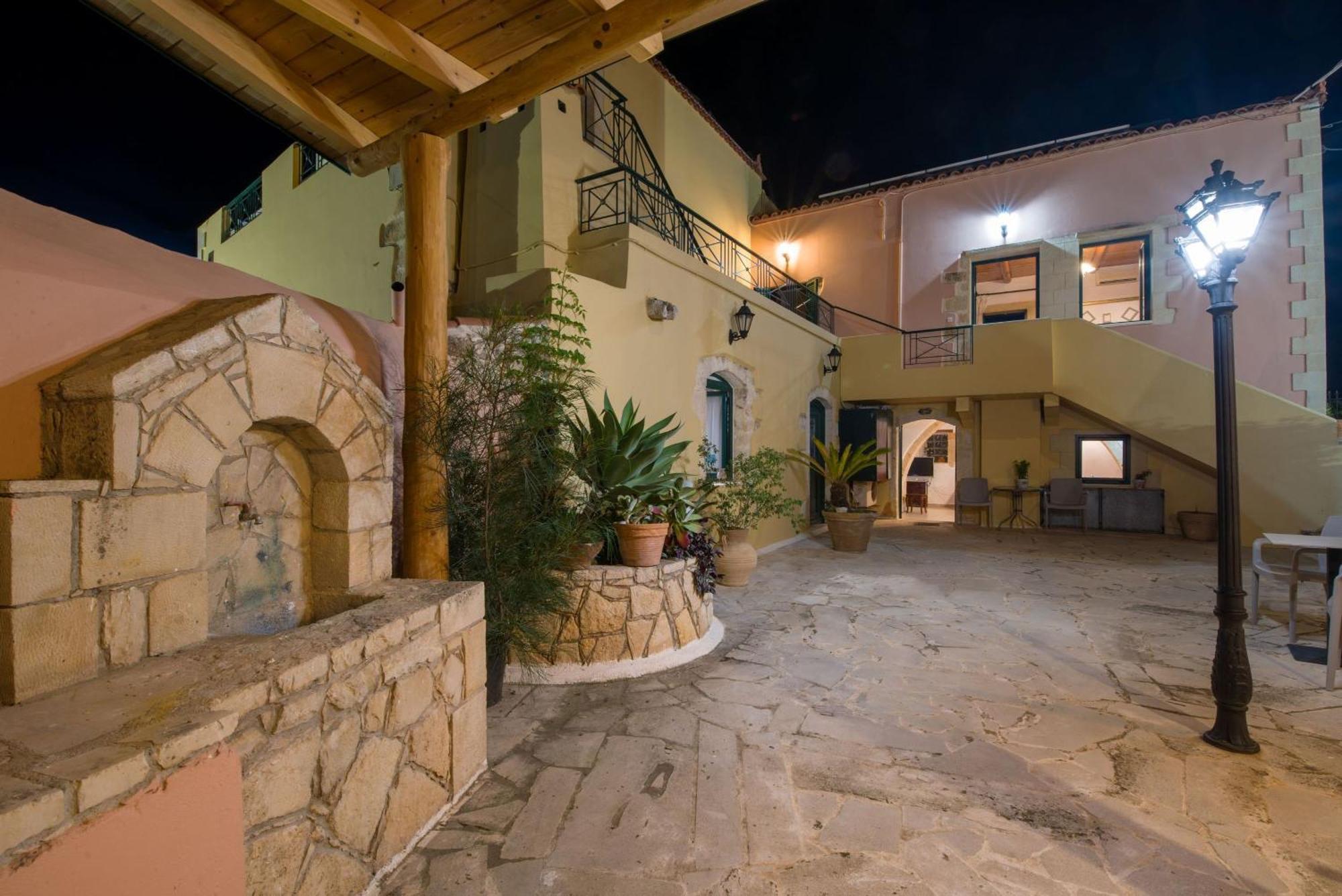 Skandalis Apartments With Pool Chorafakia Екстериор снимка