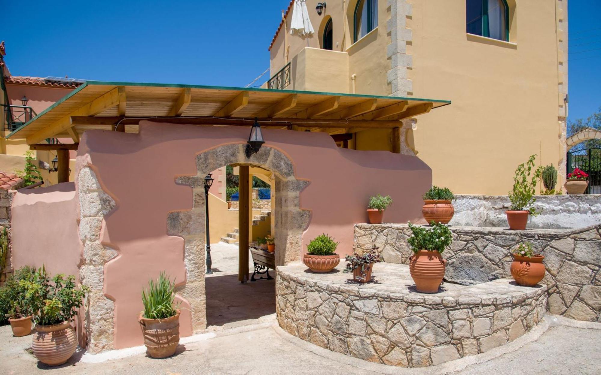 Skandalis Apartments With Pool Chorafakia Екстериор снимка